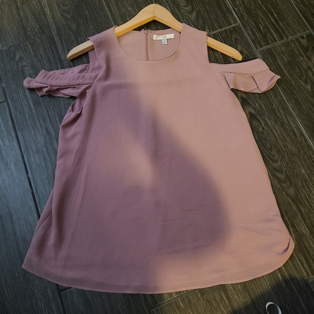 Q&A Nonnie Cold Shoulder Blouse

S
